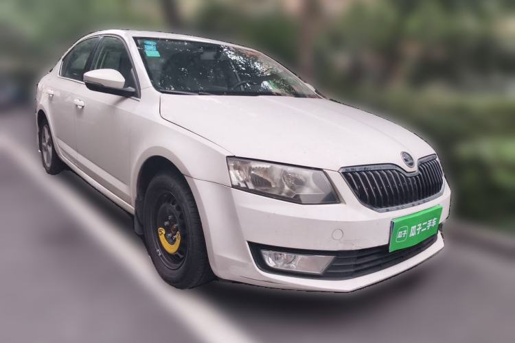 Used Skoda Octavia 2015 1.6L Automatic Yijie Edition Front Right 45 Deg