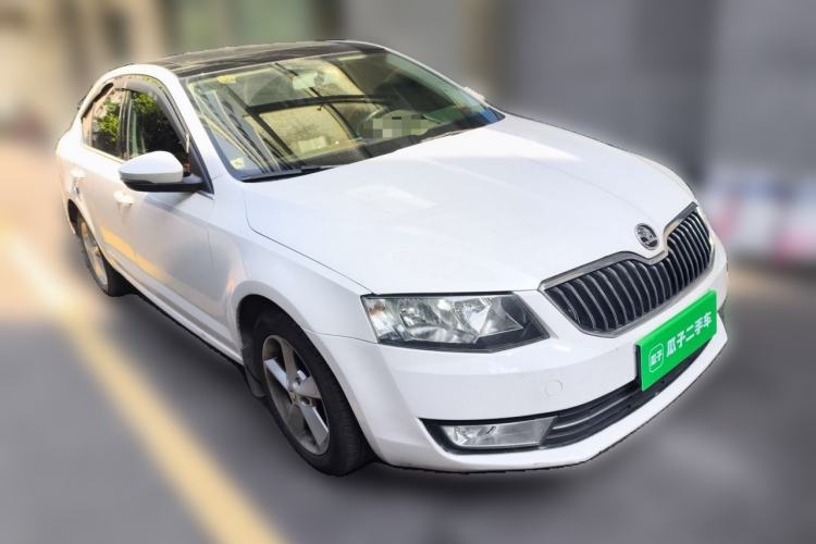 Used Skoda Octavia 2015 1.6L Automatic Yijun Edition Front Right 45 Deg