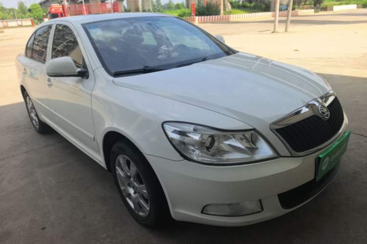 Used Skoda Octavia 2015 Classic Model 1.6L Automatic Yijie Version Front Right 45 Deg