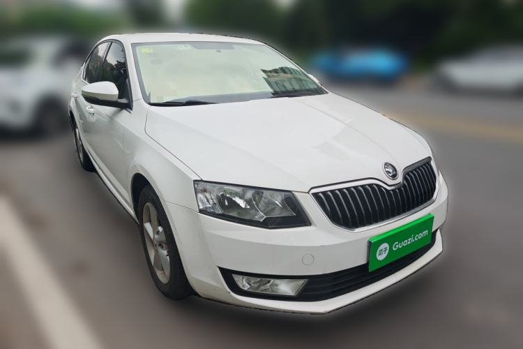 Used Skoda Octavia 2015 1.6L Automatic Yijie Edition Front Right 45 Deg