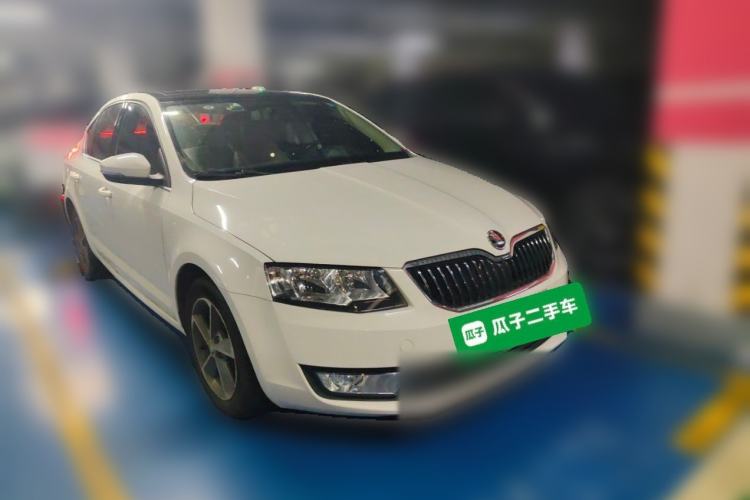 Used Skoda Octavia 2015 1.6L Manual Yijun Edition Front Right 45 Deg
