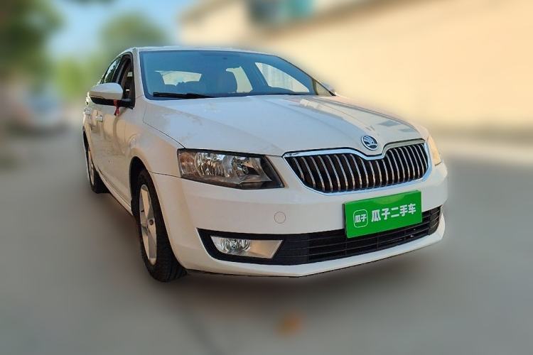 Used Skoda Octavia 2015 1.6L Manual Yijie Edition Front Right 45 Deg
