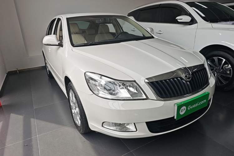 Used Skoda Octavia 2015 Classic Model 1.6L Automatic Yijie Version Front Right 45 Deg