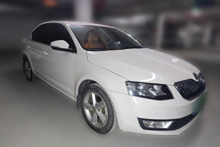 Used Skoda Octavia 2015 1.6L Manual Yijie Edition Front Right 45 Deg
