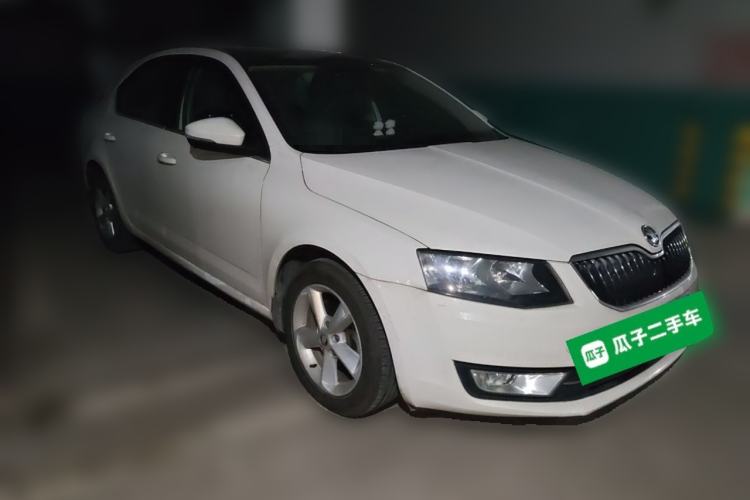 Used Skoda Octavia 2015 1.6L Automatic Yijun Edition Front Right 45 Deg