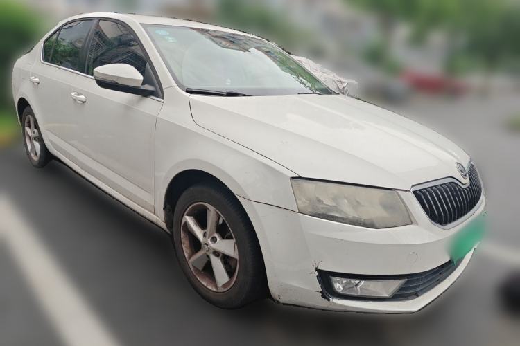 Used Skoda Octavia 2015 1.6L Automatic Yijie Edition Front Right 45 Deg
