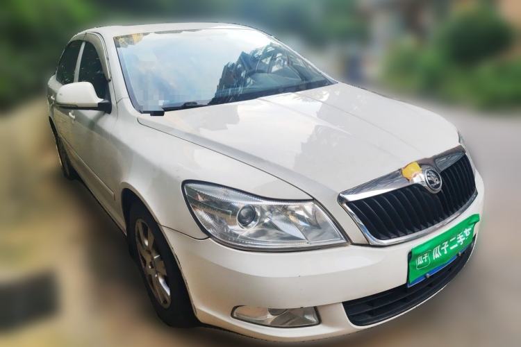 Used Skoda Octavia 2015 Classic Model 1.6L Automatic Yijie Version Front Right 45 Deg