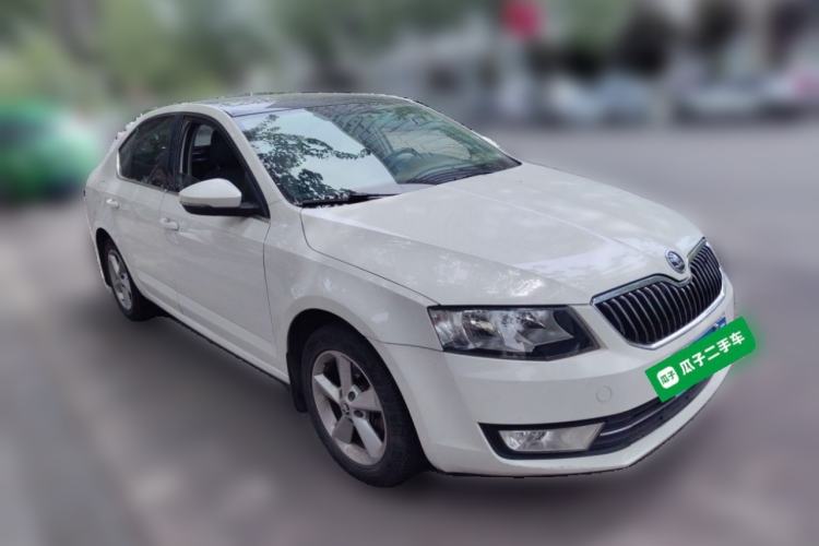 Used Skoda Octavia 2015 1.6L Automatic Yijun Edition Front Right 45 Deg