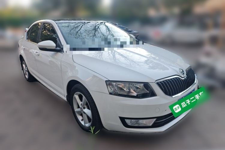 Used Skoda Octavia 2015 1.6L Manual Yijun Edition Front Right 45 Deg