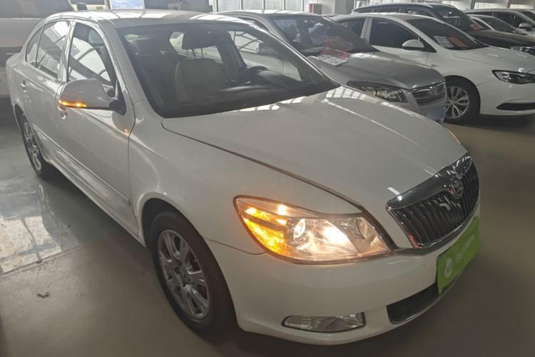 Used Skoda Octavia 2015 Classic Model 1.6L Automatic Yijie Version Front Right 45 Deg