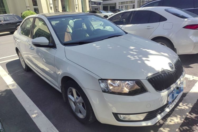 Used Skoda Octavia 2015 1.6L Automatic Yijie Edition Front Right 45 Deg
