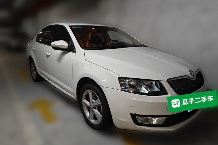 Used Skoda Octavia 2015 1.6L Automatic Yijie Edition Front Right 45 Deg