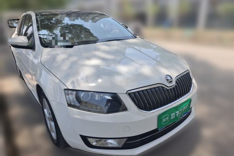 Used Skoda Octavia 2015 1.6L Automatic Yijun Edition Front Right 45 Deg