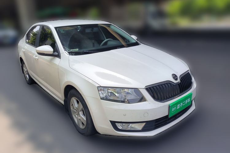 Used Skoda Octavia 2015 1.6L Manual Eado Edition Front Right 45 Deg