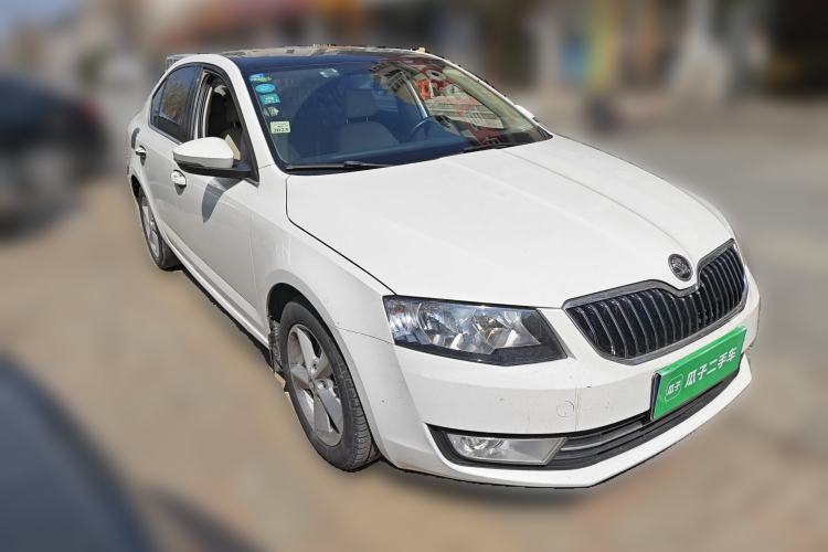 Used Skoda Octavia 2015 1.6L Manual Yijun Edition Front Right 45 Deg