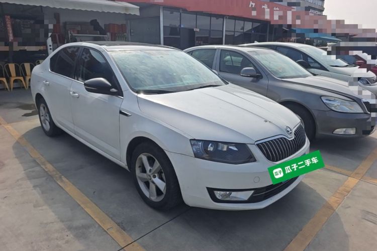 Used Skoda Octavia 2015 1.6L Manual Yijun Edition Front Right 45 Deg