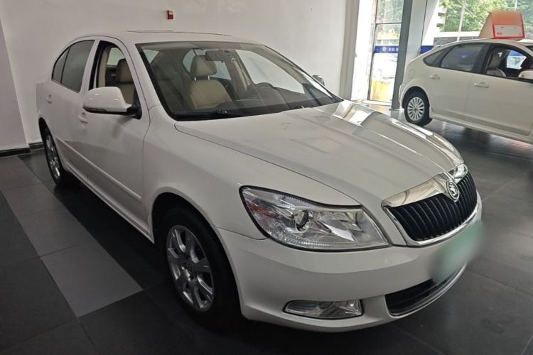 Used Skoda Octavia 2015 Classic Model 1.6L Automatic Yijie Version Front Right 45 Deg