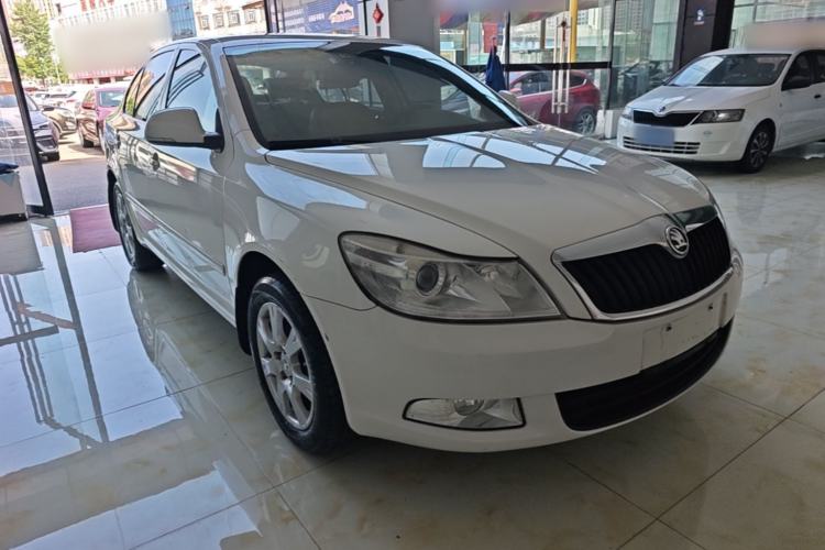 Used Skoda Octavia 2015 Classic Model 1.6L Automatic Yijie Version Front Right 45 Deg