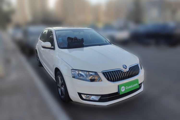 Used Skoda Octavia 2015 1.6L Automatic Yijun Edition Front Right 45 Deg
