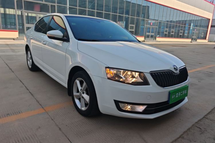 Used Skoda Octavia 2015 1.4TSI DSG Yijun Edition Front Right 45 Deg