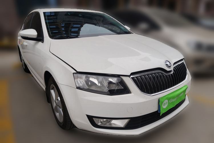 Used Skoda Octavia 2015 1.6L Automatic Yijie Edition Front Right 45 Deg