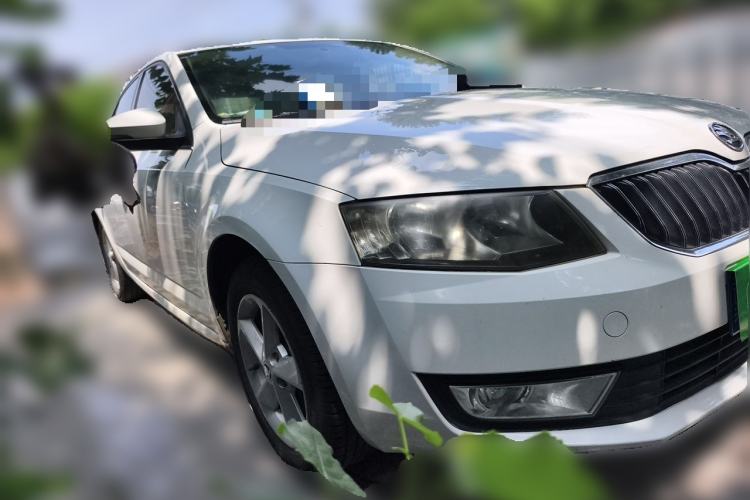 Used Skoda Octavia 2015 1.6L Manual Yijie Edition Front Right 45 Deg