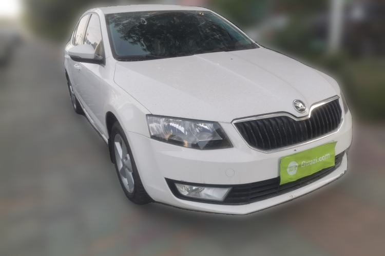 Used Skoda Octavia 2015 1.6L Automatic Yijie Edition Front Right 45 Deg