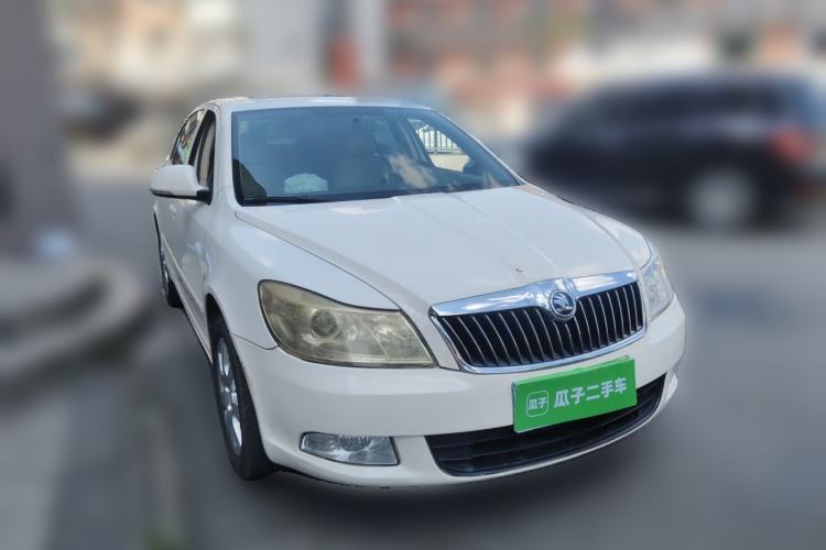 Used Skoda Octavia 2015 Classic Model 1.6L Automatic Yijie Version Front Right 45 Deg