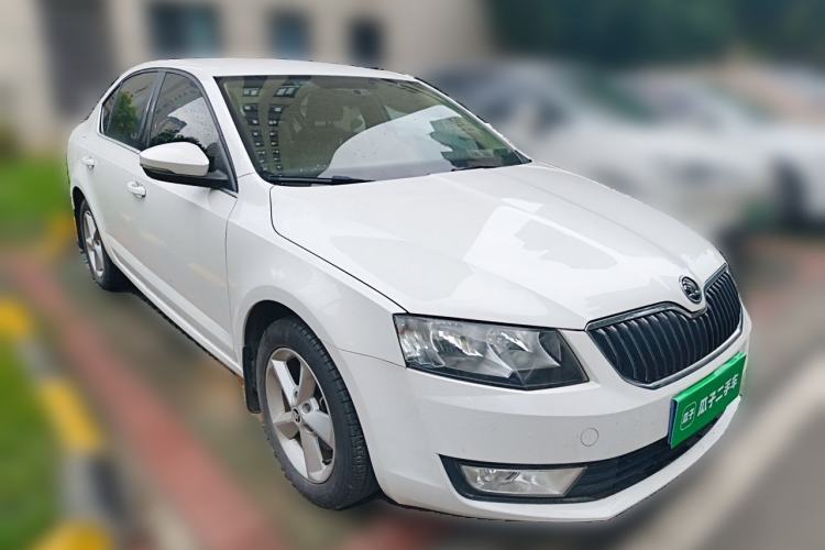 Used Skoda Octavia 2015 1.6L Automatic Yijie Edition Front Right 45 Deg