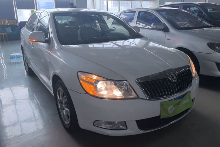 Used Skoda Octavia 2015 Classic Model 1.6L Automatic Yijie Version Front Right 45 Deg
