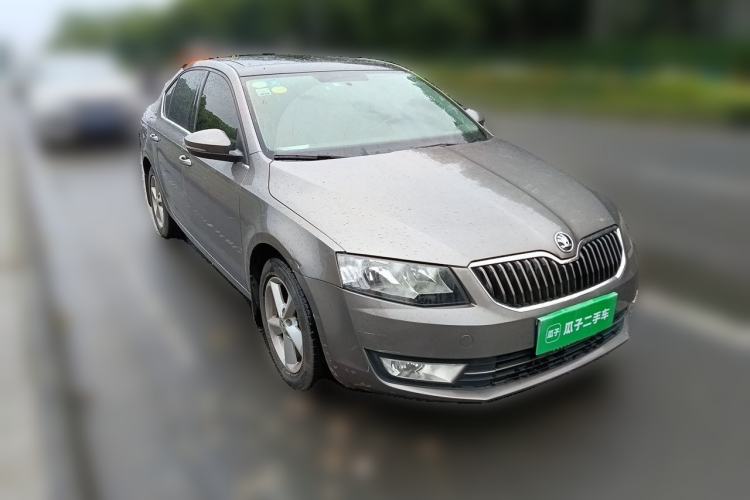 Used Skoda Octavia 2015 1.4TSI DSG Yijun Edition Front Right 45 Deg