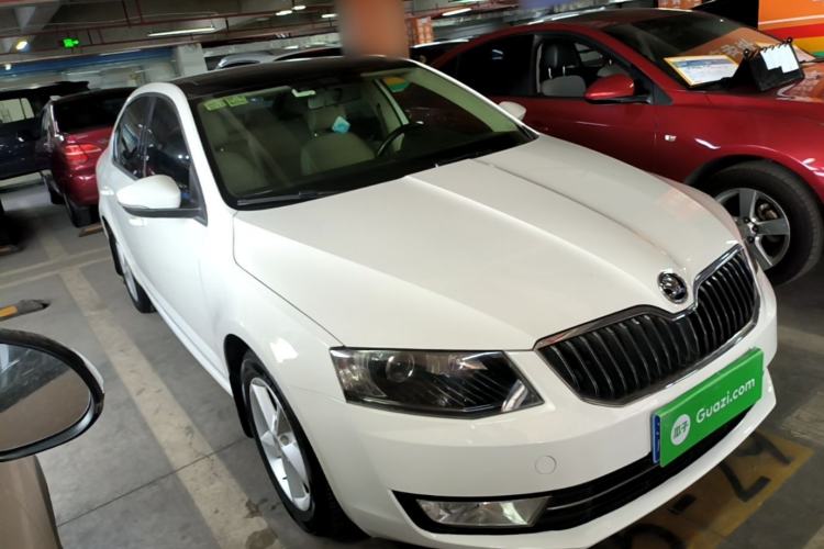 Used Skoda Octavia 2015 1.4TSI DSG Yijun Edition Front Right 45 Deg