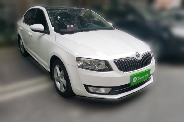 Used Skoda Octavia 2015 1.6L Automatic Yijun Edition Front Right 45 Deg