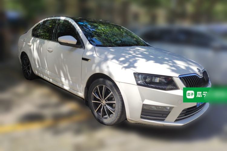 Used Skoda Octavia 2015 1.6L Manual Yijun Edition Front Right 45 Deg
