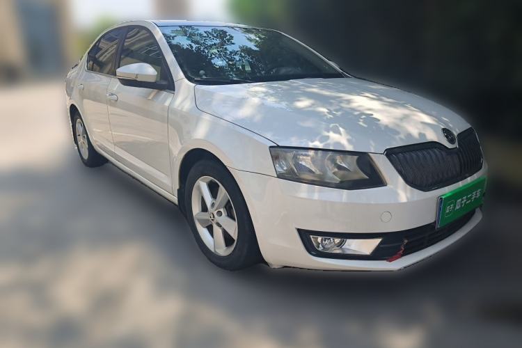 Used Skoda Octavia 2015 1.6L Manual Yijun Edition Front Right 45 Deg