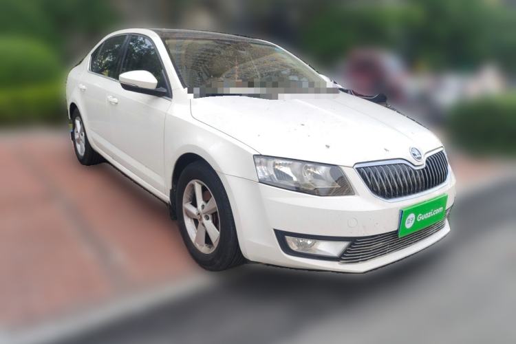 Used Skoda Octavia 2015 1.4TSI DSG Yijun Edition Front Right 45 Deg