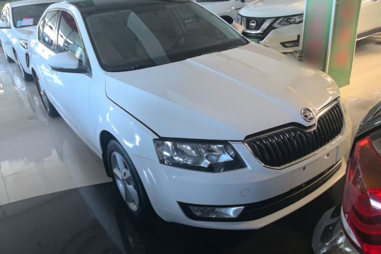 Used Skoda Octavia 2015 1.6L Automatic Yijun Edition Front Right 45 Deg
