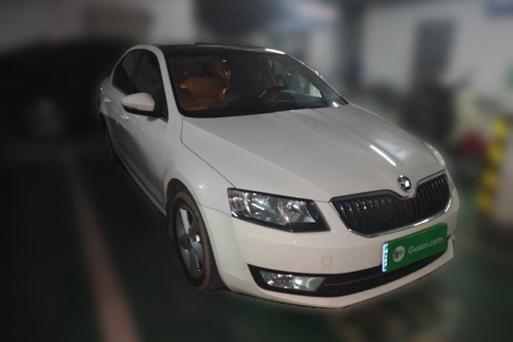 Used Skoda Octavia 2015 1.6L Automatic Yijun Edition Front Right 45 Deg