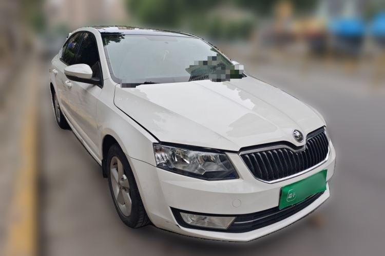 Used Skoda Octavia 2015 1.6L Automatic Yijun Edition Front Right 45 Deg
