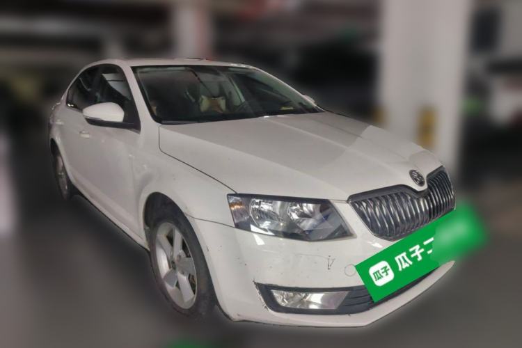 Used Skoda Octavia 2015 1.6L Manual Yijie Edition Front Right 45 Deg