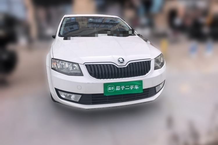 Used Skoda Octavia 2015 1.6L Manual Eado Edition Front Right 45 Deg