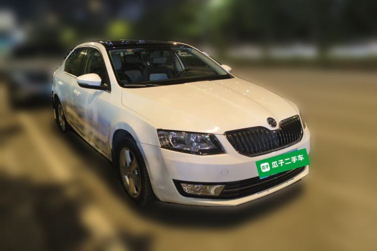 Used Skoda Octavia 2015 1.6L Automatic Yijun Edition Front Right 45 Deg