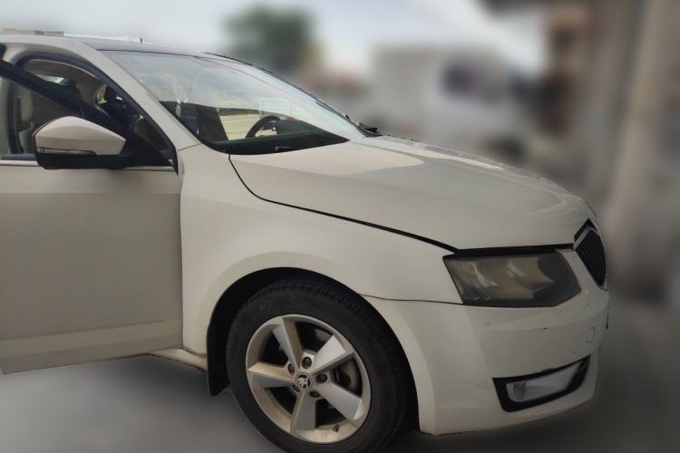 Used Skoda Octavia 2015 1.6L Automatic Yijun Edition Front Right 45 Deg