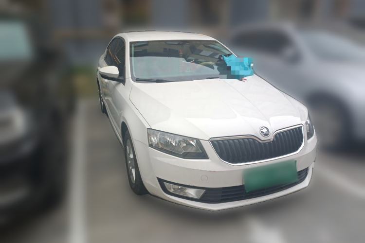 Used Skoda Octavia 2015 1.6L Automatic Eado Edition Front Right 45 Deg