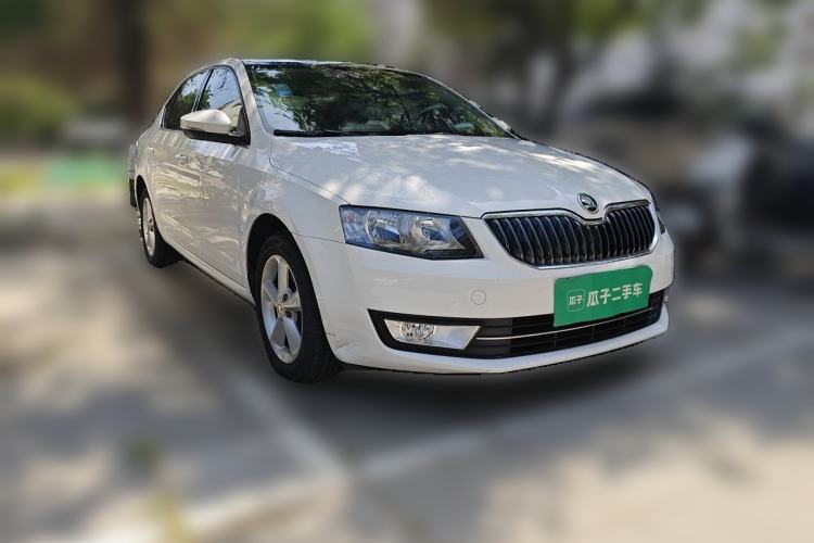 Used Skoda Octavia 2015 1.6L Automatic Yijun Edition Front Right 45 Deg