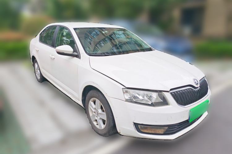 Used Skoda Octavia 2015 1.6L Manual Eado Edition Front Right 45 Deg