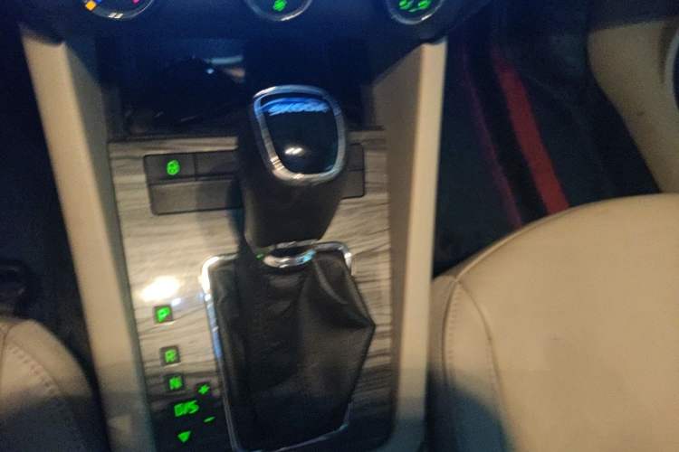 Used Skoda Octavia 2015 1.6L Automatic Yijun Edition Gear Lever