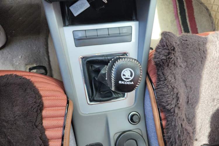 Used Skoda Octavia 2015 1.6L Manual Yijie Edition Gear Lever