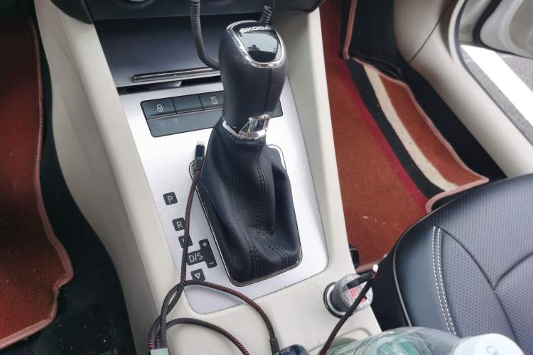 Used Skoda Octavia 2015 1.6L Automatic Yijun Edition Gear Lever