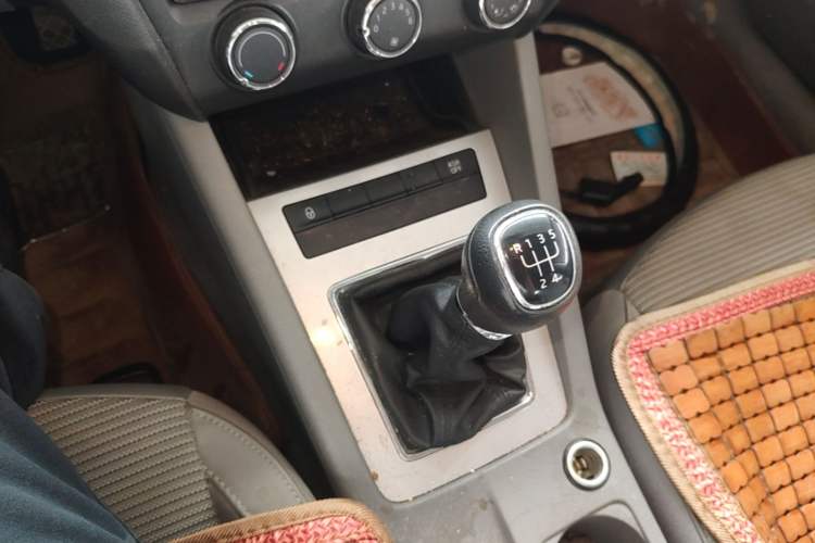 Used Skoda Octavia 2015 1.6L Manual Yijie Edition Gear Lever